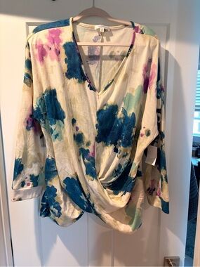 NWOT Daily Thread Women’s Plus Size 3x Cream Floral Drape Front V-Neck Top